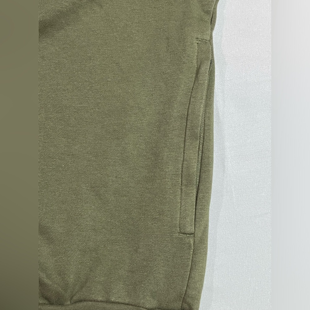 Adidas Men's Sweater Olive Green Size L . NWT - Picture 4 of 5